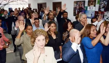 Juramentan a 59 extranjeros como dominicanos