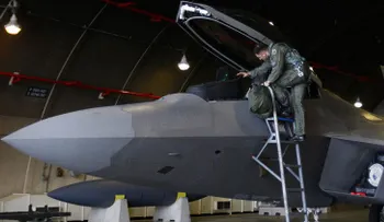 Estados Unidos teme que Rusia aprenda en Siria a detectar a los furtivos F-22