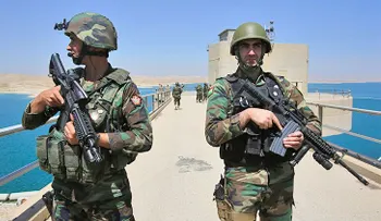 Un arma que amenaza a gran parte de Irak se encuentra junto a una ciudad controlada por el EI