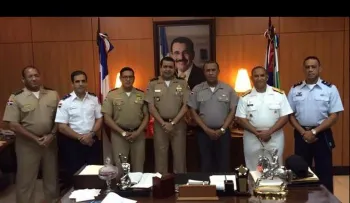 Ministro de Defensa y jefe PN coordinan acciones por seguridad ciudadana