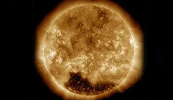 Enorme agujero en la superficie del Sol