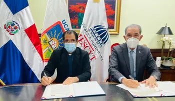 MESCYT dotará de 1000 becas a estudiantes meritorios de la universidad de UCATEBA en Barahona