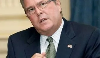 Jeb Bush carga contra Hillary Clinton por pedir levantar el embargo a Cuba