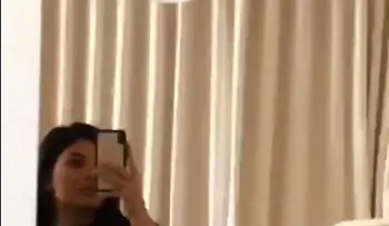 Kylie Jenner muestra su abdomen perfecto a un mes de dar a luz