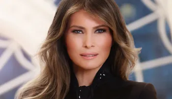 Melania Trump ya tiene su retrato oficial como primera dama