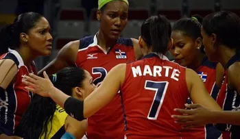 RD remonta para vencer a Brasil y continuar invicta