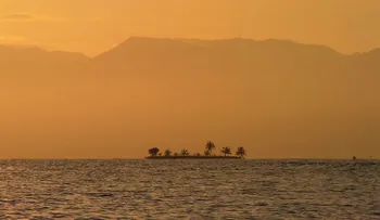 Los gunas: el pueblo anfibio al que el océano amenaza con tragarse