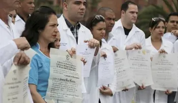 Médicos cubanos protestan por visas de EEUU 