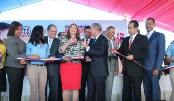 Presidente Medina inaugura politécnico y estancia infantil en provincias Santiago y La Vega