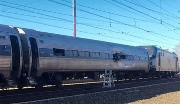 Se descarrila locomotora de tren de pasajeros cerca de Filadelfia