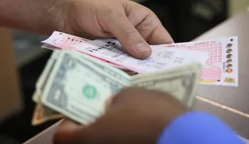 California busca al ganador de un premio de lotería de 63 millones de dólares