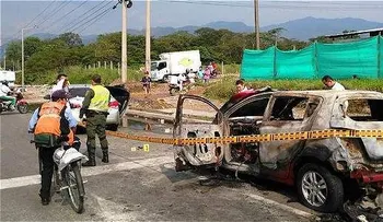 Hombre quema viva a su novia dentro de su carro en Italia