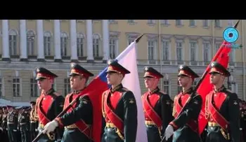 Sistema de misiles antiaéreos S-400 protagoniza el desfile de la Victoria en San Petersburgo (VIDEO)
