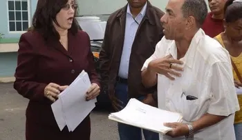 Directora de Conape y médicos de un hogar de anciano se enfrentan en discusión pública