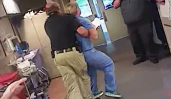 El indignante arresto de una enfermera que solo estaba haciendo su trabajo