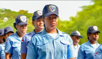Policía Auxiliar recibe juventud de Hato Mayor y Capotillo