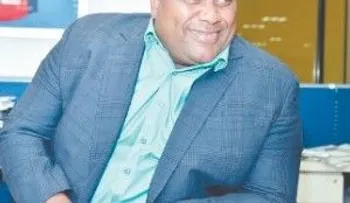 John Berry deja â??Pégate y gana con El Pacháâ? y se va para â??Más Robertoâ?