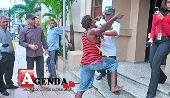 Haitiano intenta agredir y desarmar vigilante privado 