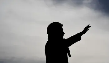 La Casa Blanca dice que no "defenderá ni criticará" al director del FBI por investigación a Clinton