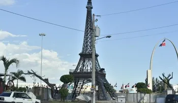 Director Museo del Hombre Dominicano: â??es un craso errorâ? la torre Eiffel frente al monumento 