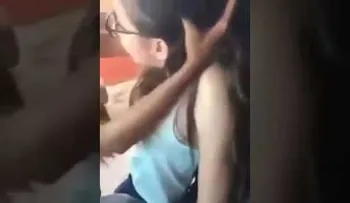 Una joven arma una trifulca con otra, tras acusarla de meterse con su novio (VIDEO)