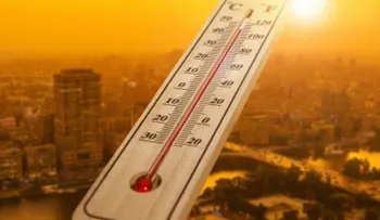Tomar mucha agua, evitar el café y el alcohol, para protegerte de las altas temperaturas. También usar ropa ligera