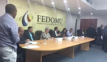 Ministra de Salud compromete a los alcaldes a luchar contra el dengue