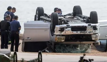 Hombre hundió camioneta en lago con familia adentro