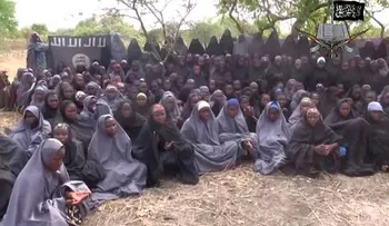 Nuevo video de Boko Haram dice mostrar a jovencitas secuestradas en Nigeria