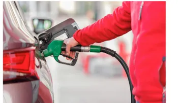 Economista estima sobrecosto por congelar precios gasolinas