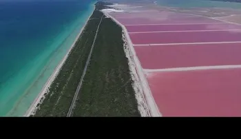 Las Coloradas: Aguas de color rosa en México, a vista de dron
