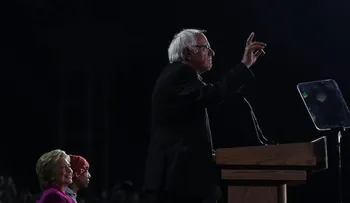 Bernie Sanders pide revisar sistema electoral y defiende recuento de votos