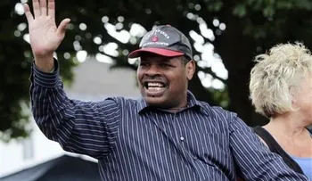 Hospitalizan a excampeón de boxeo Leon Spinks