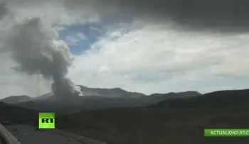 El volcán Monte Aso de Japón entra en erupción