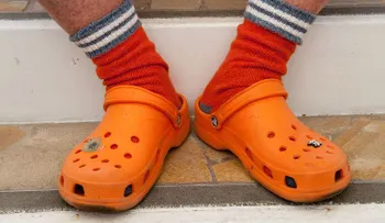 El auténtico problema de los Crocs. El calzado que puede causar dolores y problemas en el pie