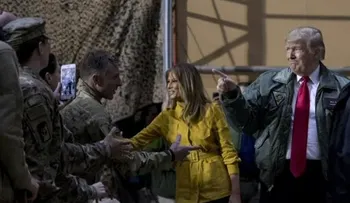 Trump y su esposa viajaron por sorpresa a Irak para visitar tropas de EE.UU.