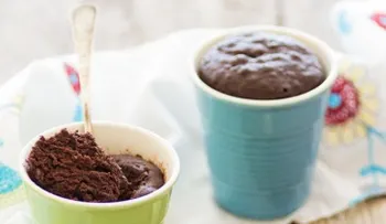 Cómo hacer mugcake de chocolate negro