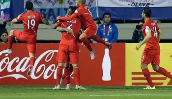 Paolo Guerrero guía a Perú con tres goles