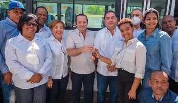 Gobierno dona autobuses para mejorar condiciones socioeducativas de los estudiantes de la región sur
