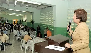 Ministra de Educación analiza planes del próximo año escolar  