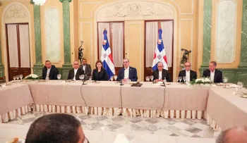 Presidente Luis Abinader ofrece almuerzo a miembros del Episcopado Dominicano
