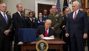 Donald Trump firma ampliación del presupuesto militar a USD 700.000 millones: "Restauraremos el poderío de EEUU"