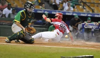 Leones derrotan a las Estrellas 4-1
