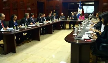 Canciller reúne con Asociación de Hoteles para organización de cumbres OEA y Celac