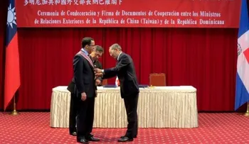 Gobierno de Taiwán condecora al canciller dominicano Andrés Navarro