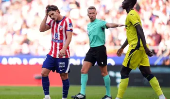 La afición del Atlético abuchea a Julián Álvarez y el delantero se retira sin saludar