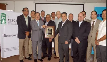 Empresarios de Santiago reconocen ingeniero Correa por completa iluminación centro ciudad