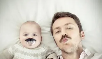 Los bebés no imitan a los adultos