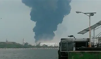 Tres muertos y 60 heridos en explosión en petroquímica de México