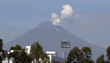 Volcán Popocatépetl emite nube de ceniza que afecta la capital de México